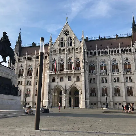 Anabelle Bed And Budapest-3