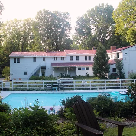 The Buttonwood Inn On Mt. Surprise-3