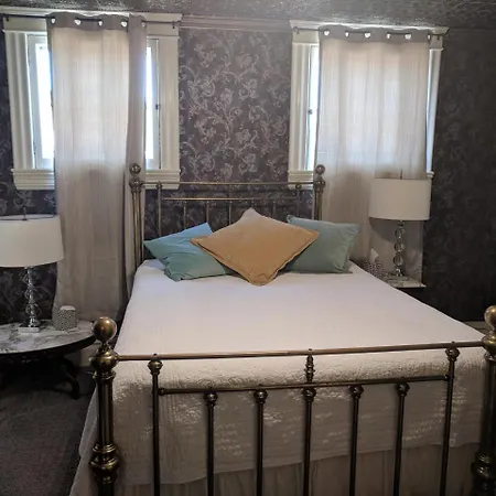 Big Blue Bed And Breakfast-2