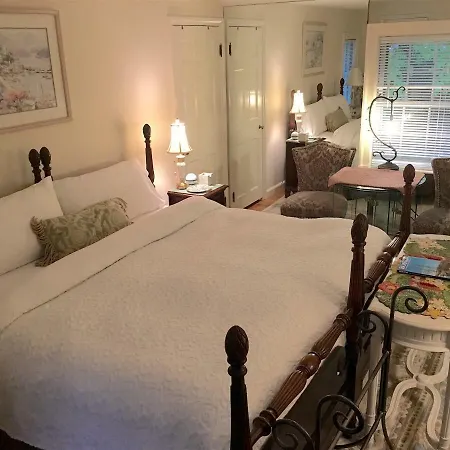 Wellesley Bed And Breakfast-3