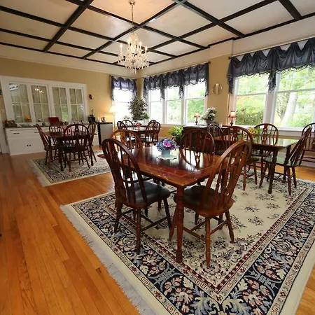 Aunt Adeline'S Bed And Breakfast-3