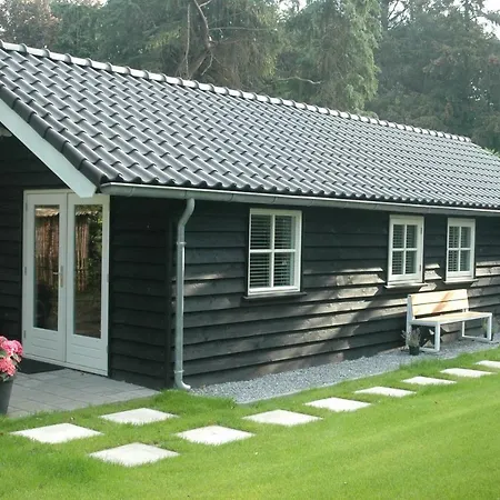 Aan de Bosrand Hoenderloo-2