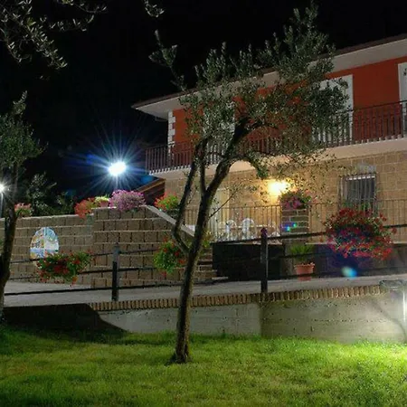 La Casa Sull'aia,AV-3
