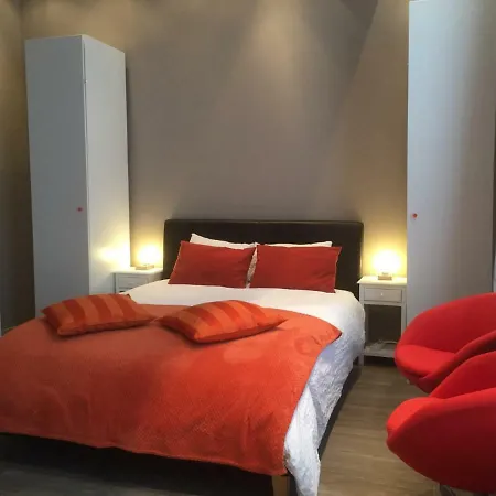 Suite 11-2