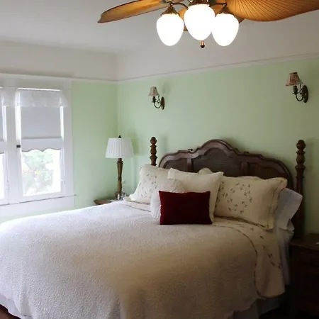 Lady Geneva Bed & Breakfast-3