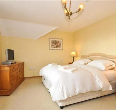 Claremount House B&B-3
