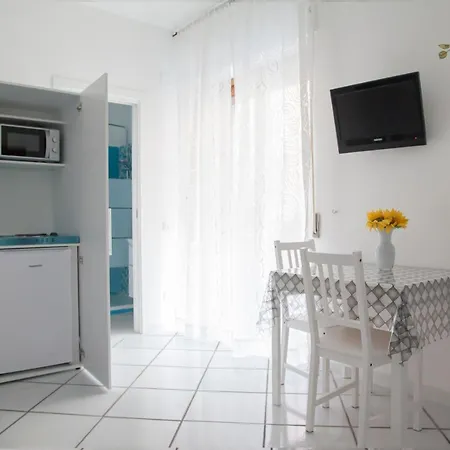 Poly'S House-2