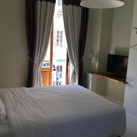 Room With A Vue-2