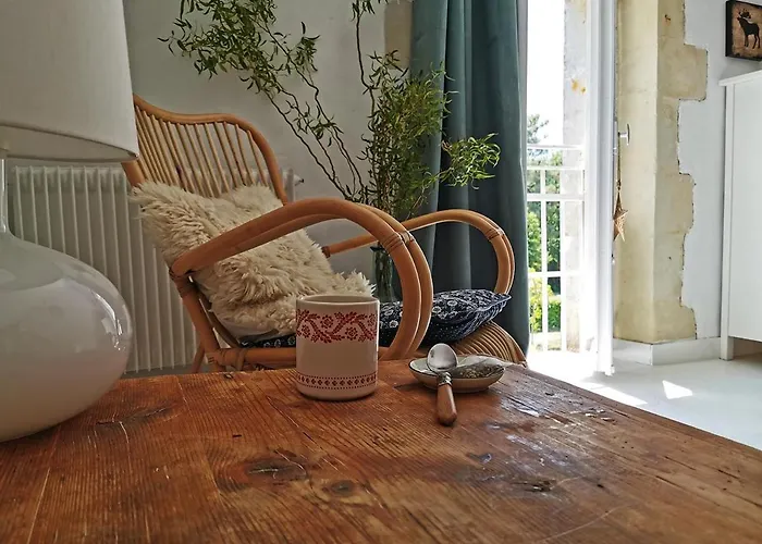 Quatre Chats sous un Pin Le Thoureil