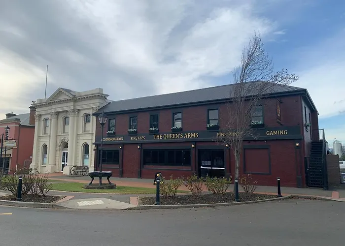 Queens Arms Hotel
