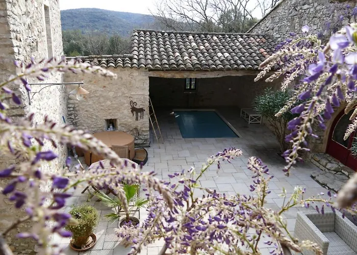 Mas De Coulet Bed and Breakfast Brissac