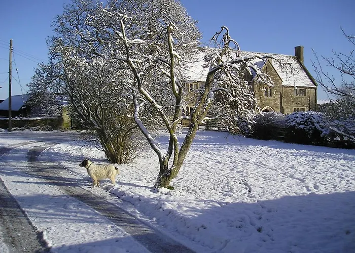 Seymours Court