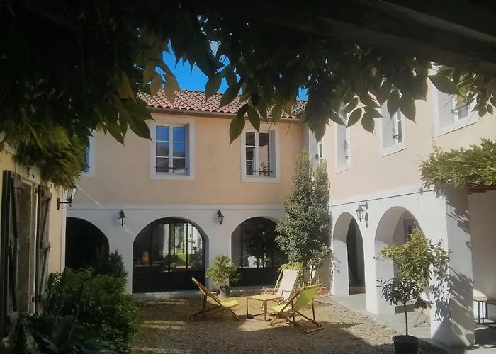 De L'Autre Cote Bed and Breakfast Garlin