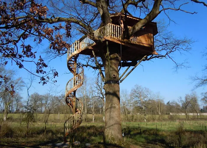 Cabanes et chambre à la Bernardiere