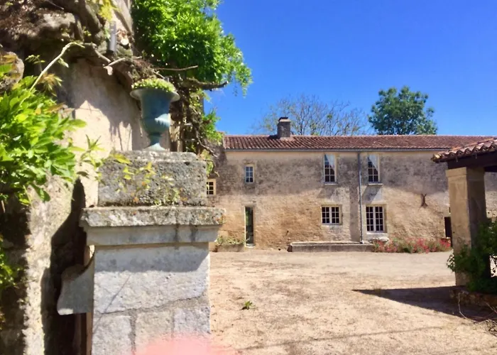 Bed and Breakfast Logis de La Touche à Saint-Hilaire-des-Loges
