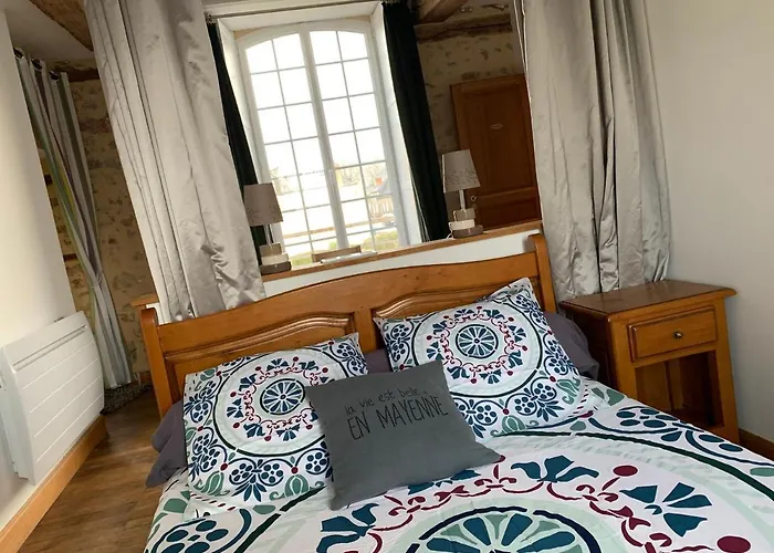 Bed and Breakfast Manoir de la Grand'Cour à Soulgé-sur-ouette