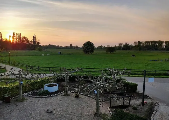 Bed&Breakfast Maas en Waal Beuningen 