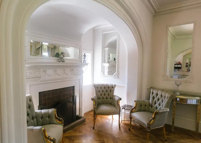 Dunedin Country House