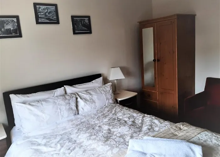 Aaron Vale B&B