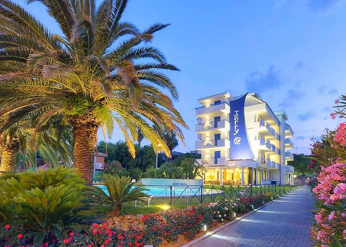 Hotel Jerry - Beachfront & Private Pool