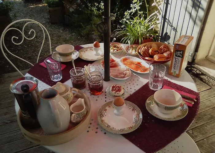 Bed and Breakfast Le Domaine de Belle à LʼIsle-sur-la-Sorgue