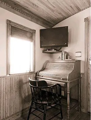 Clearview Station & Caboose B&B Creemore