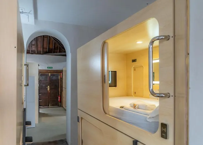 Hostelit, Capsule Hostel