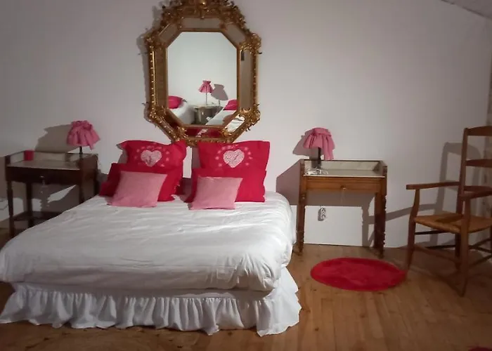 Les Demeures De La Laigne Bed and Breakfast Allas-Bocage