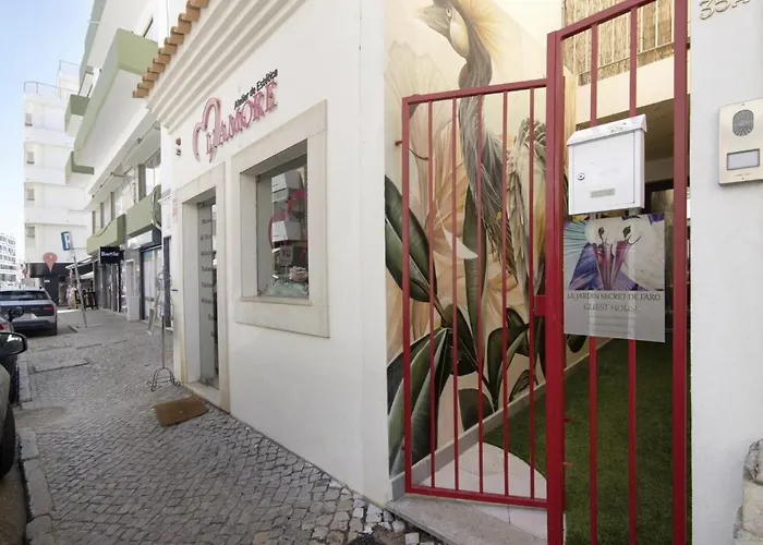 Le Jardin Secret De Faro Guesthouse