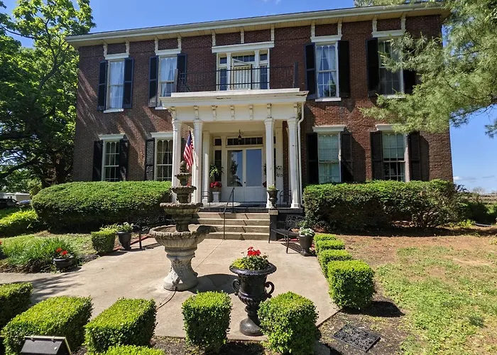 Historic Maple Hill Manor Bed & Breakfast