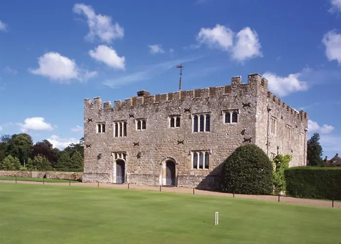 Leeds Castle Maiden's Tower Bed and Breakfast Maidstone