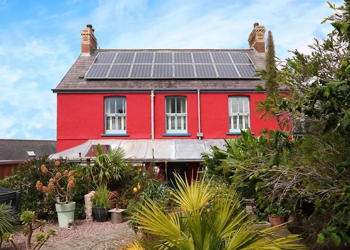 Western House Llangynydd