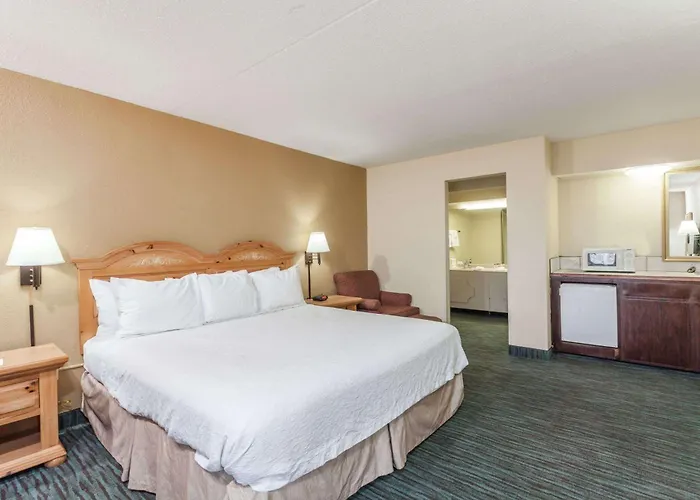 Ramada By Wyndham Lebanon