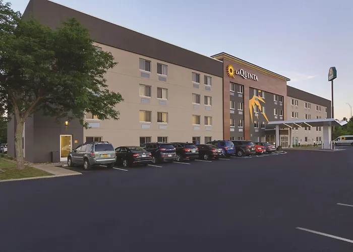 La Quinta By Wyndham Cleveland - Airport North