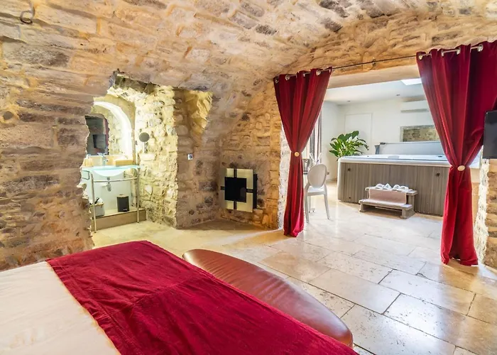 Chambre D'Hote Romantique Avec Spa Privatif Domaine Les Nuits Envoutees - Vezenobres