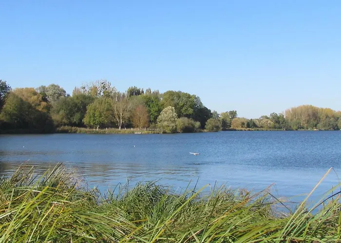 Au Bord De L'Eau Bed & Breakfast Ecluzelles