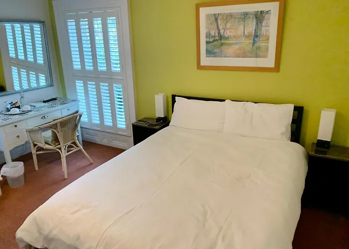 Derrin Guest House