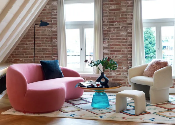Five Rooms Leer