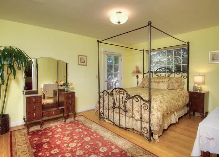 The Pink Mansion Bed & Breakfast Calistoga