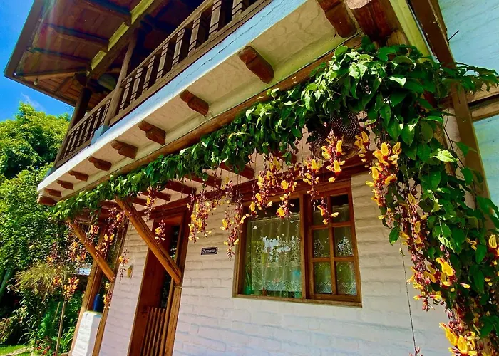 Casa Magnolia Bed and Breakfast Cumbayá