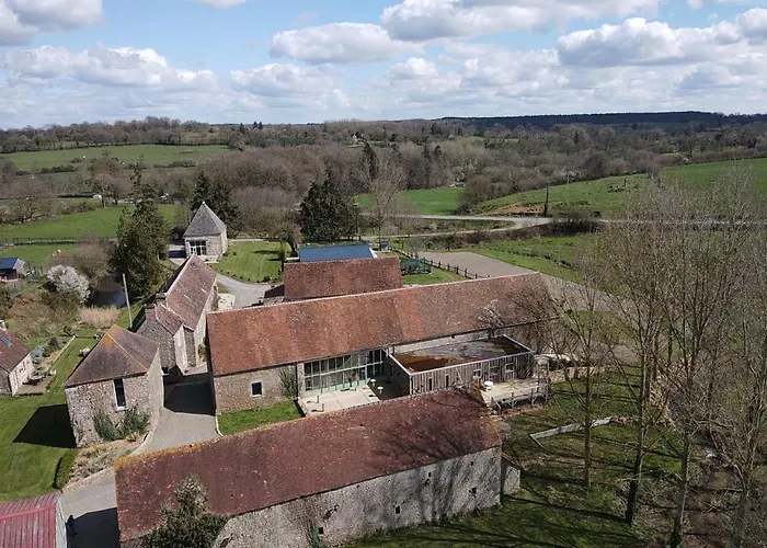 Bed and Breakfast Domaine Des Tours Vauquelin à Putanges