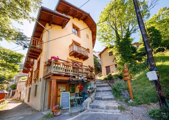 Eco-Hotel Et Yourtes Du Mercantour