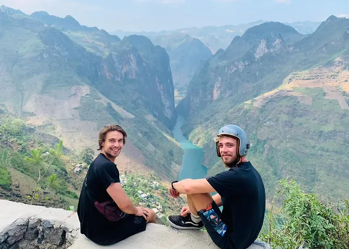 Ha Giang Safari Hostel & Tour