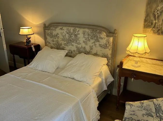 Bed and Breakfast Le Jardin des Anges à Saint-Jean-dʼAngély