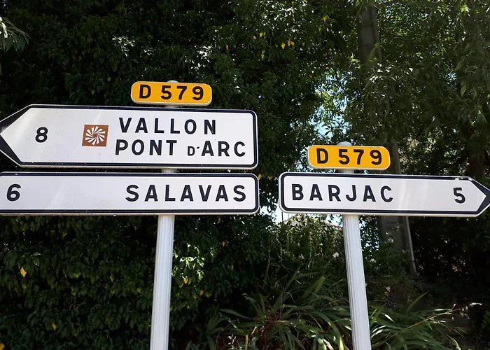 Prieuré du 17è dans l'Ardèche méridionale Vagnas