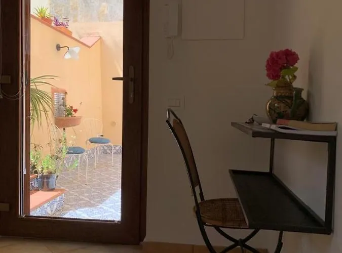 Bed and Breakfast La stanza in giardino Cava deʼ Tirreni