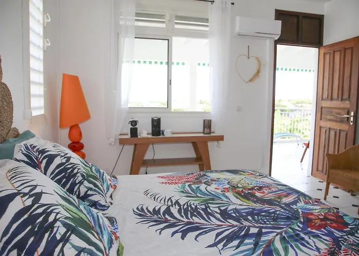 Villa Theo , Chambre D'Hotes , Petit Dejeuner, Table D'Hotes Sainte-Anne 