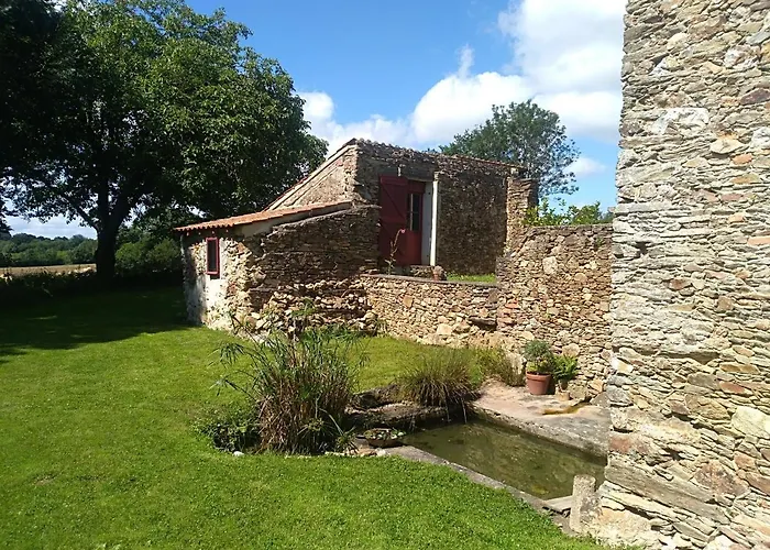 La Petite Maison Dans La Prairie Scille