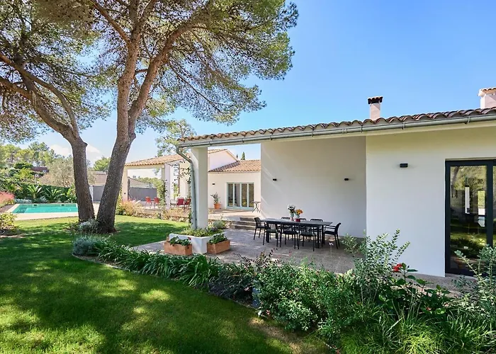 Casa Brisa Boutique Guest House - Gay Men Only