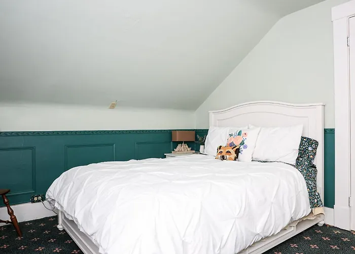 Stone Chalet Bed & Breakfast Inn Ann Arbor